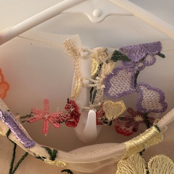 GLORY CONNECTION FLORAL APPLIQUE 3D DRESS MEDIUM - Picture 5 of 9